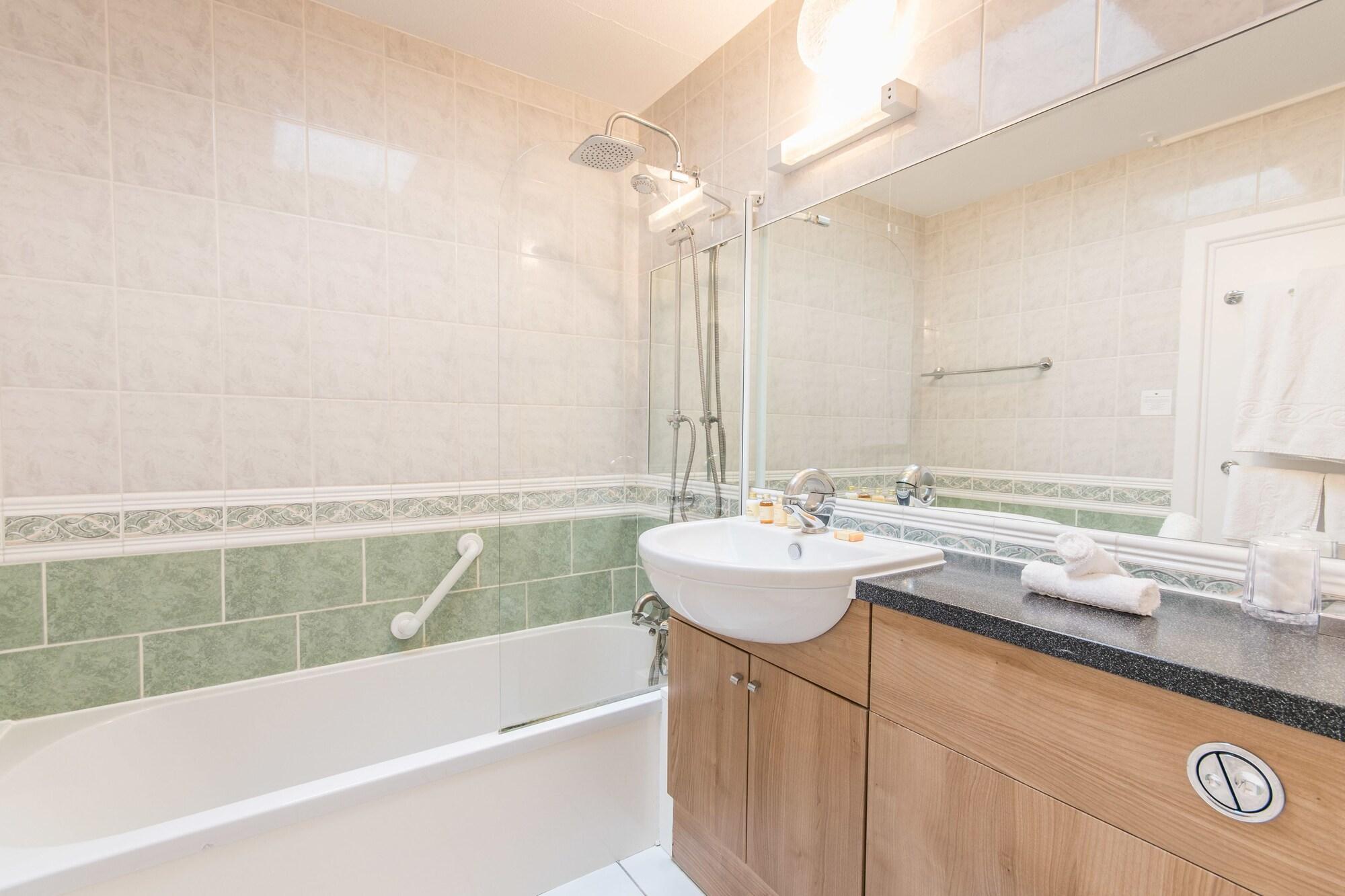 Grovefield Manor Hotel Poole Bagian luar foto