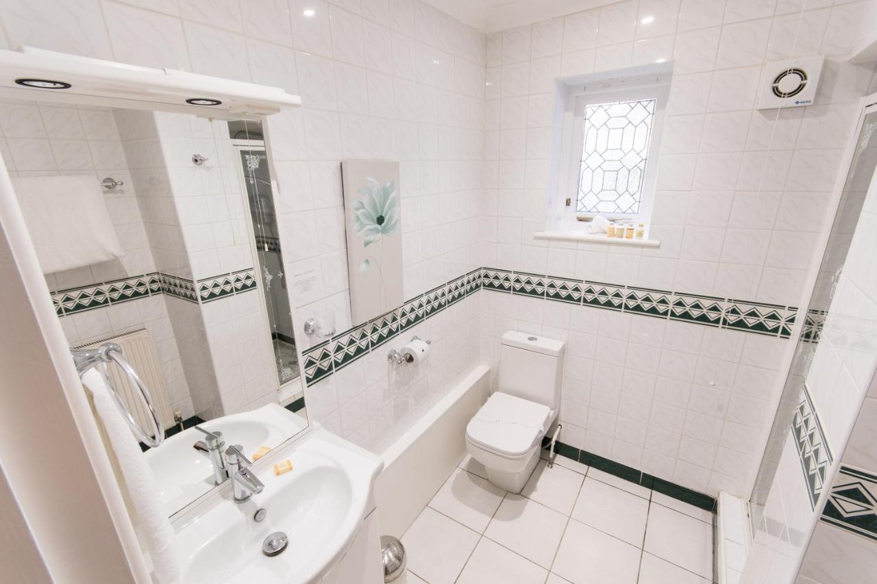 Grovefield Manor Hotel Poole Bagian luar foto