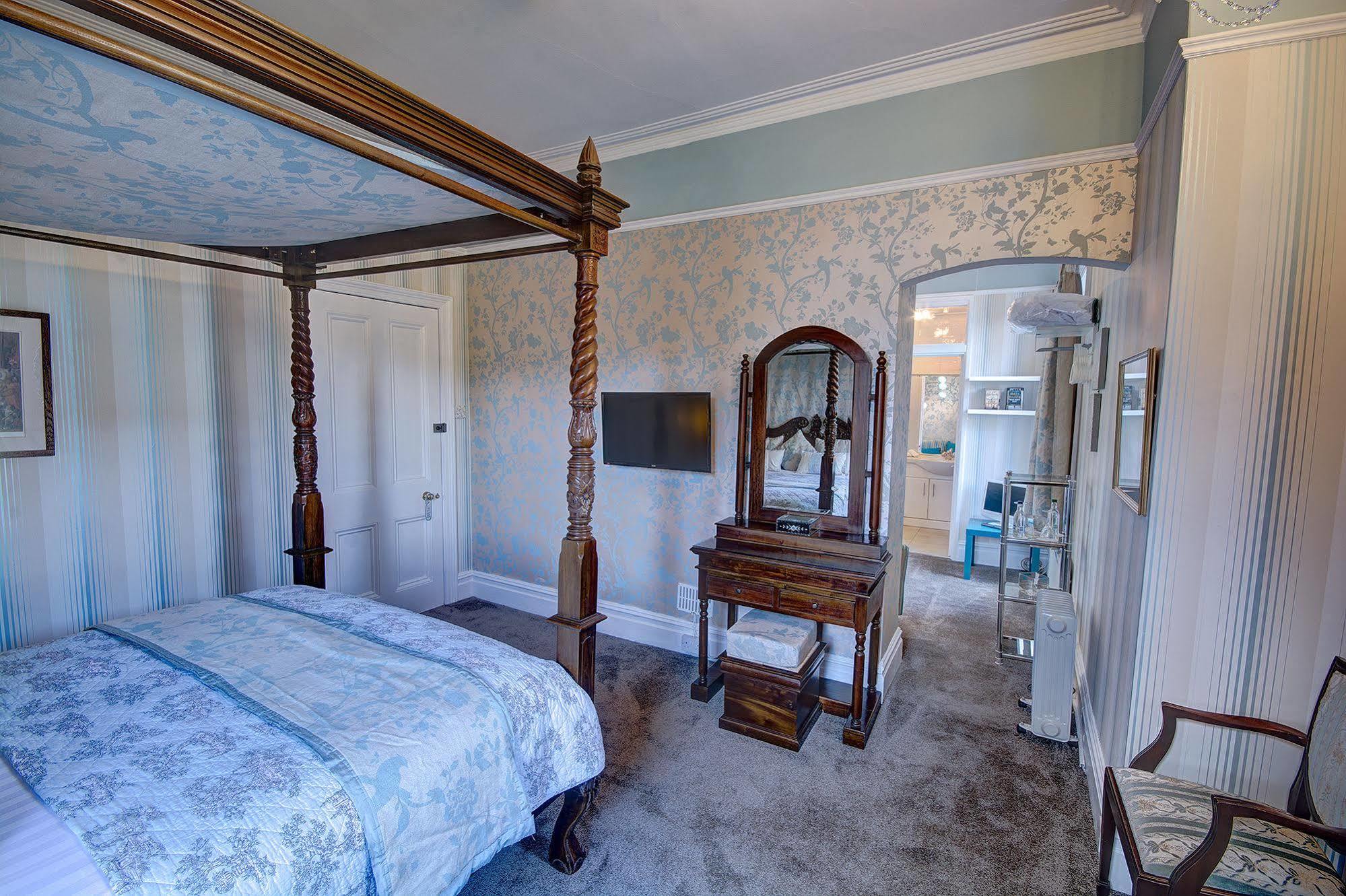 Grovefield Manor Hotel Poole Bagian luar foto